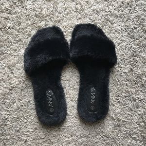 Fuzzy Black Slide/Slippers